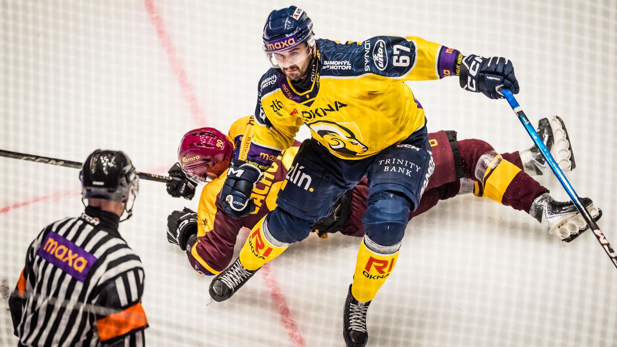 Slavia vede první ligu už o deset bodů, Zlín zdolal v derby Vsetín